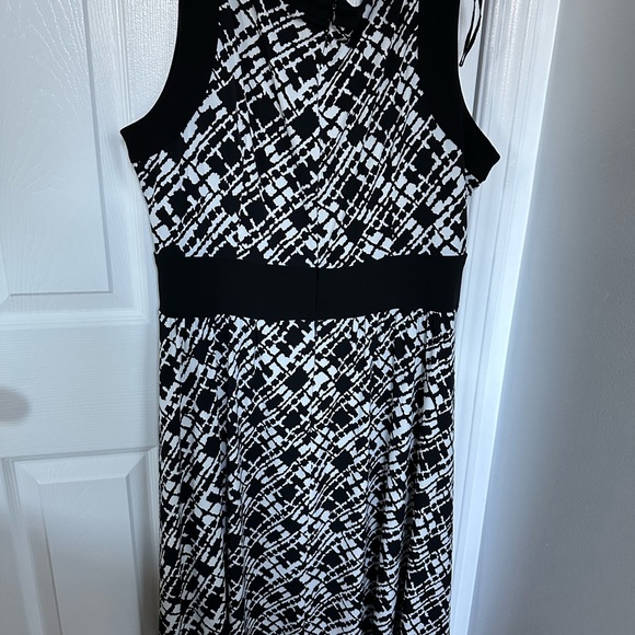 Laura Plus black and white dress - Picture 6 of 9